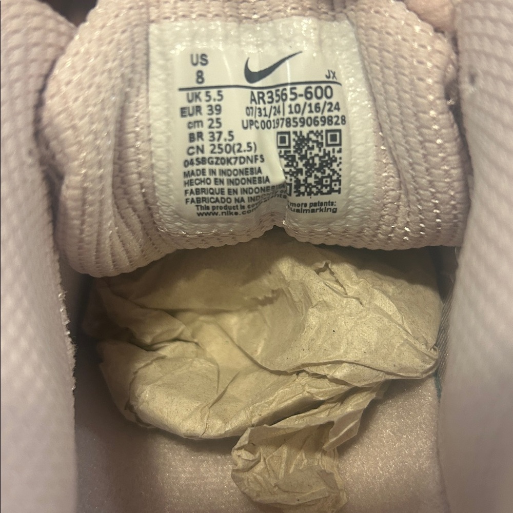 New in Box : Nike Shox R4 Barely Rose / Metallic
Platinum Sz: US 8 women’s - Picture 9 of 9